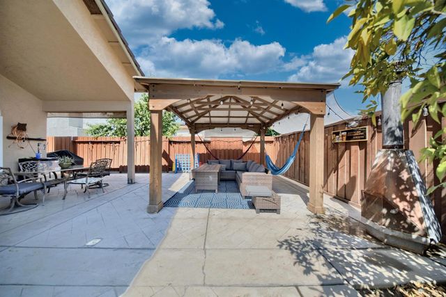 2165 Jenni Ln, Tracy, CA 95377