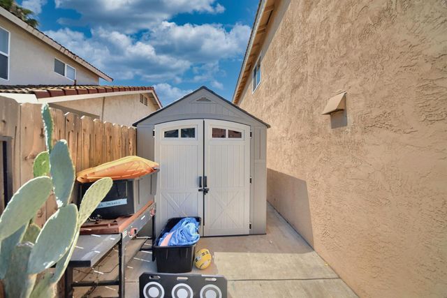 2165 Jenni Ln, Tracy, CA 95377