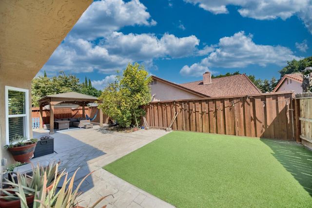 2165 Jenni Ln, Tracy, CA 95377