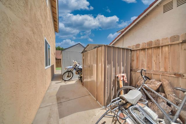 2165 Jenni Ln, Tracy, CA 95377