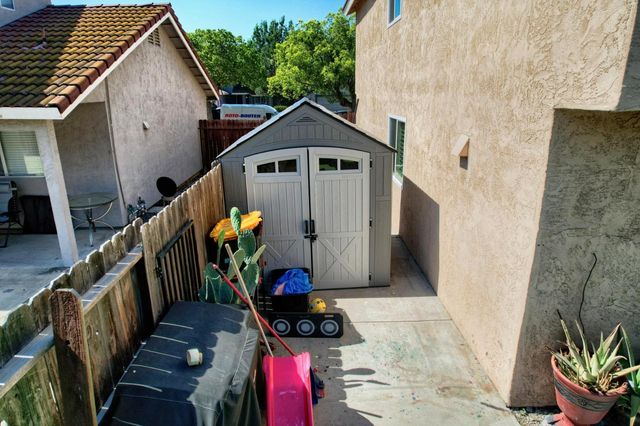 2165 Jenni Ln, Tracy, CA 95377
