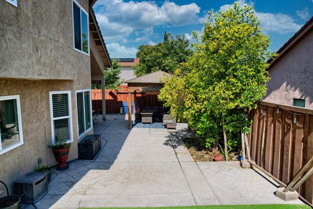 2165 Jenni Ln, Tracy, CA 95377