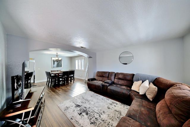 2165 Jenni Ln, Tracy, CA 95377