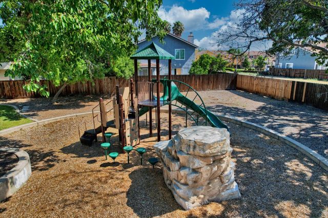 2165 Jenni Ln, Tracy, CA 95377