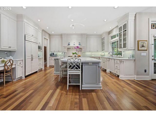 17367 BERGIS FARM Dr, Lake Oswego, OR 97034