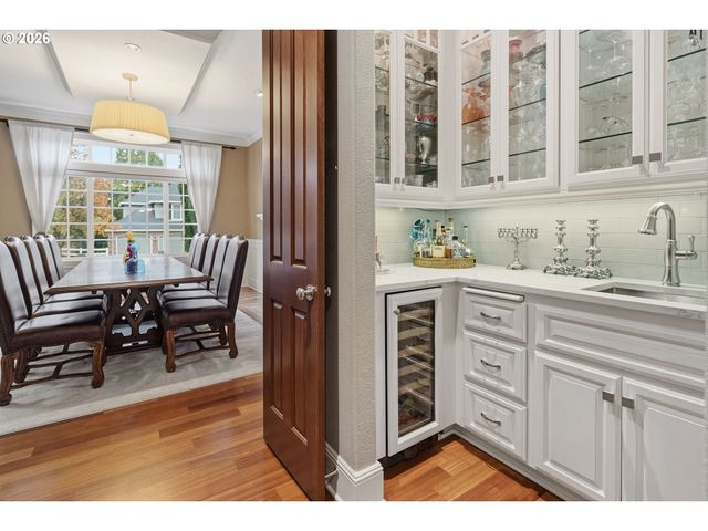 17367 BERGIS FARM Dr, Lake Oswego, OR 97034