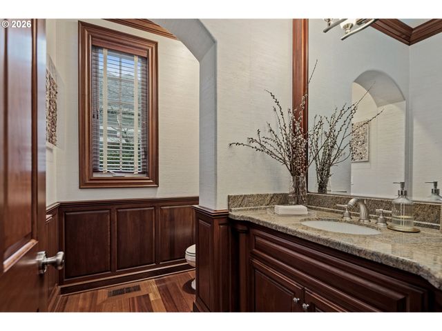 17367 BERGIS FARM Dr, Lake Oswego, OR 97034