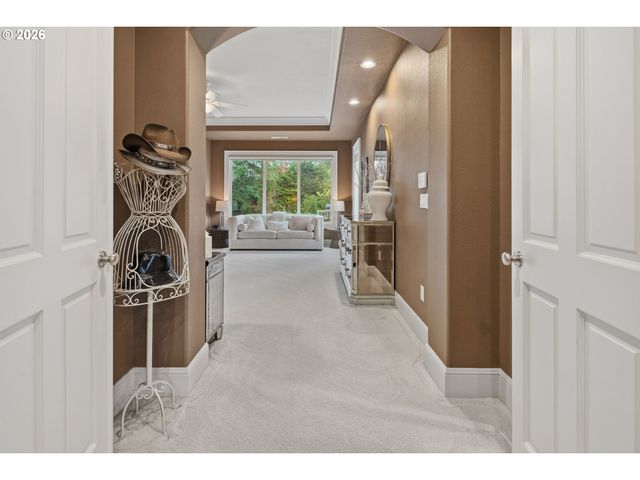 17367 BERGIS FARM Dr, Lake Oswego, OR 97034