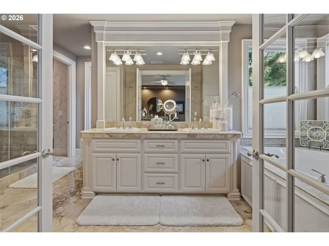 17367 BERGIS FARM Dr, Lake Oswego, OR 97034