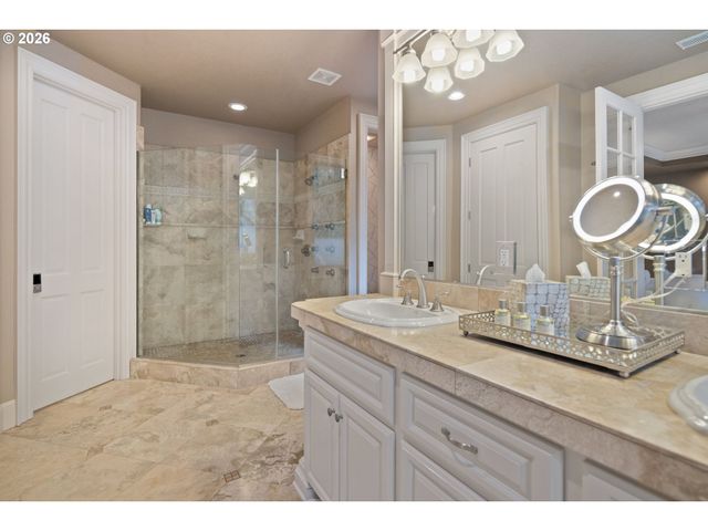 17367 BERGIS FARM Dr, Lake Oswego, OR 97034