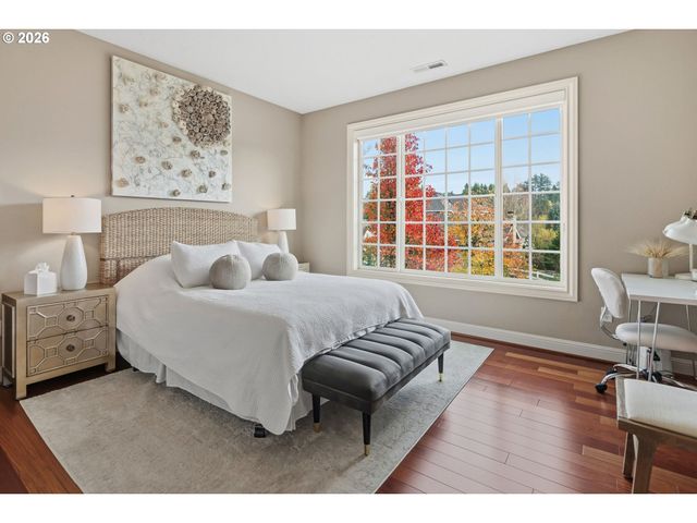 17367 BERGIS FARM Dr, Lake Oswego, OR 97034