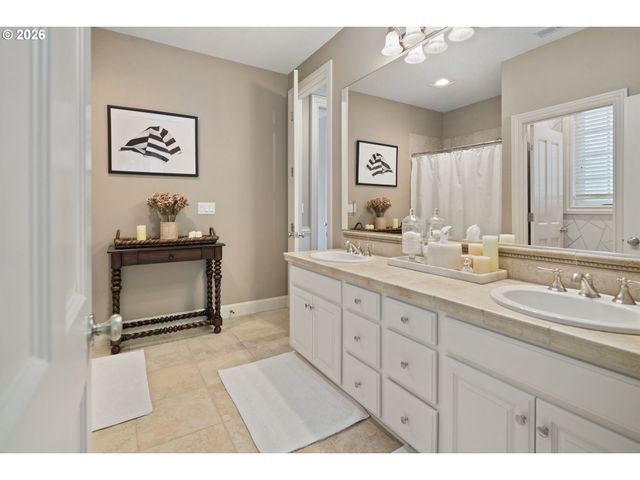 17367 BERGIS FARM Dr, Lake Oswego, OR 97034