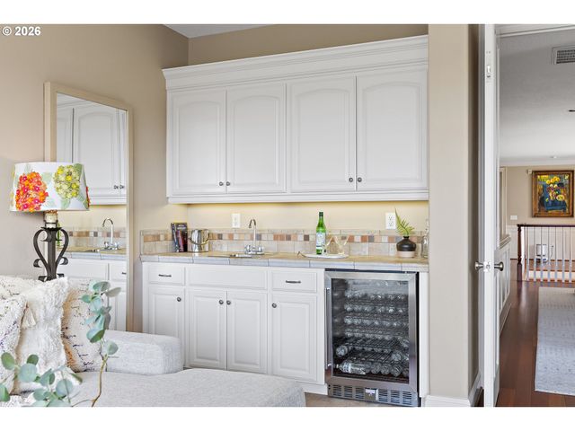 17367 BERGIS FARM Dr, Lake Oswego, OR 97034