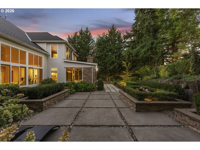 17367 BERGIS FARM Dr, Lake Oswego, OR 97034