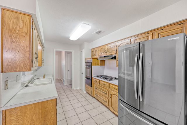 200 Connie Drive, Desoto, TX 75115