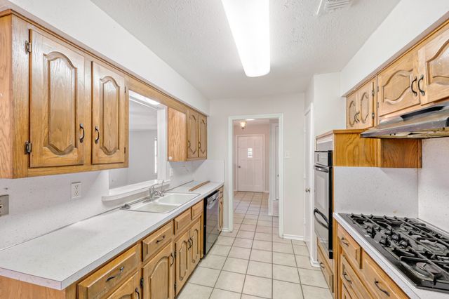 200 Connie Drive, Desoto, TX 75115