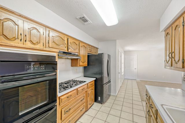 200 Connie Drive, Desoto, TX 75115