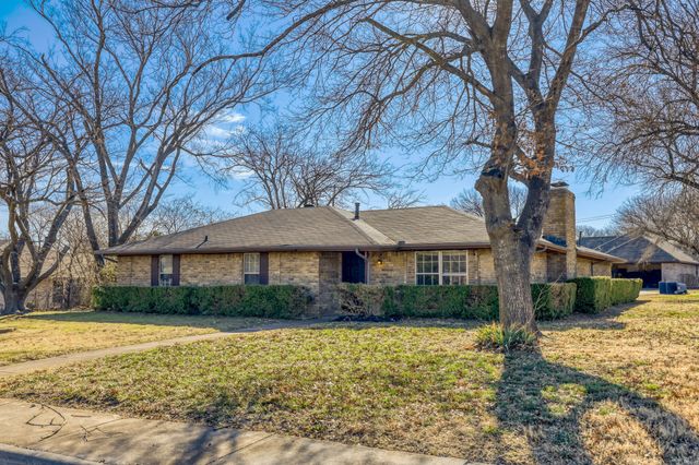 200 Connie Drive, Desoto, TX 75115