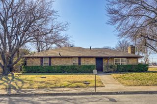 200 Connie Drive, Desoto, TX 75115