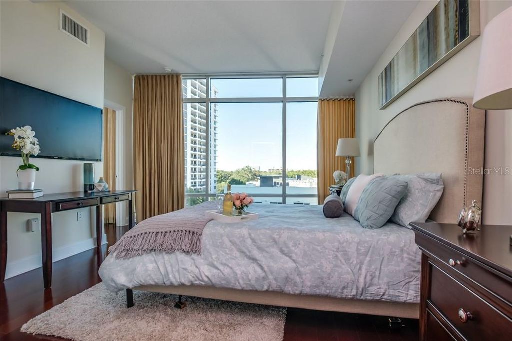 Image 19 of property listing at 101 S EOLA DRIVE 621, Orlando, FL 32801