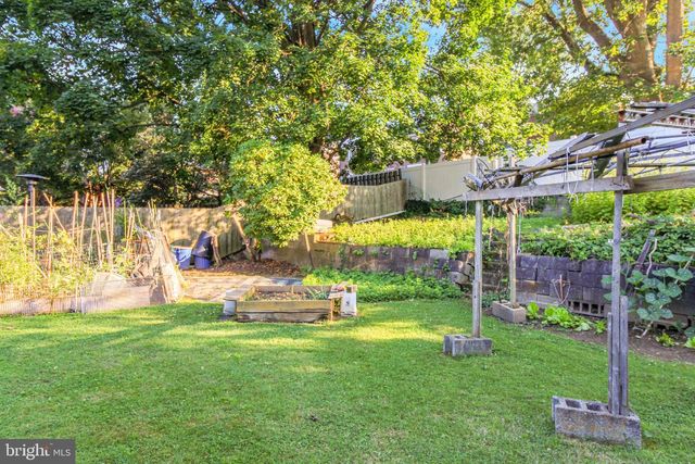 140 ROCKWOOD DR, Havertown, PA 19083