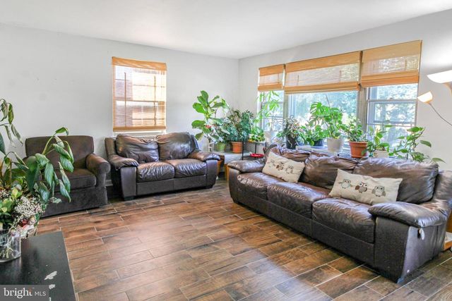 140 ROCKWOOD DR, Havertown, PA 19083