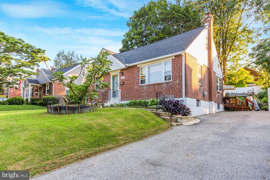 140 ROCKWOOD DR, Havertown, PA 19083