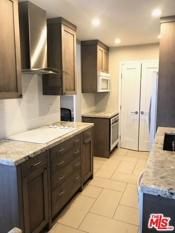 1250 N Kings Road 506, West Hollywood, CA 90069