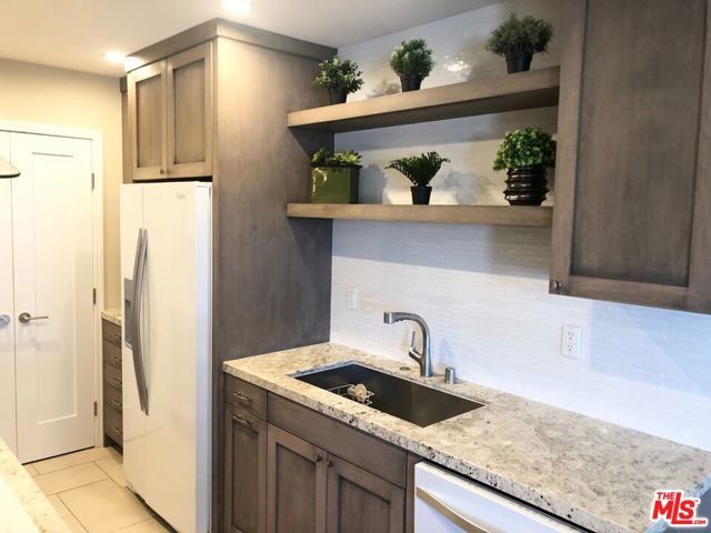 1250 N Kings Road 506, West Hollywood, CA 90069