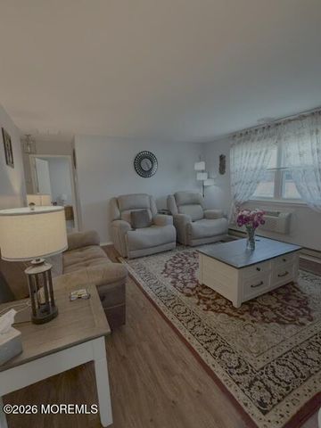 3 B Ironsides Drive, Whiting, NJ 08759