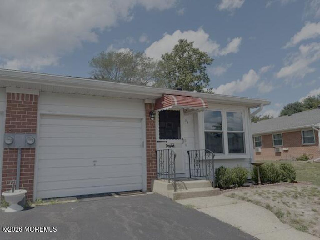 3 B Ironsides Drive, Whiting, NJ 08759