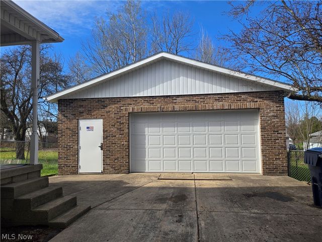 2446 Vestal Road, Youngstown, OH 44509