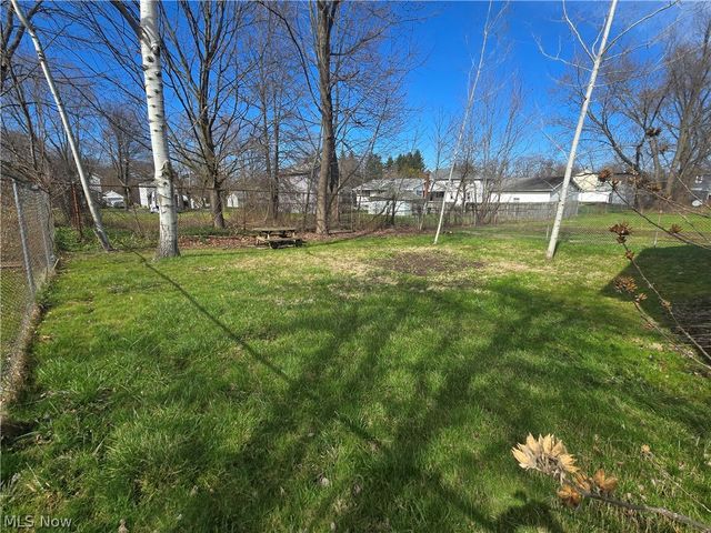 2446 Vestal Road, Youngstown, OH 44509