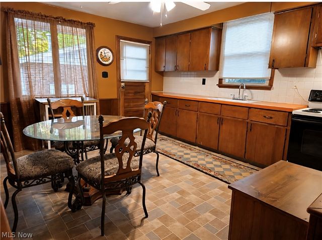 2446 Vestal Road, Youngstown, OH 44509