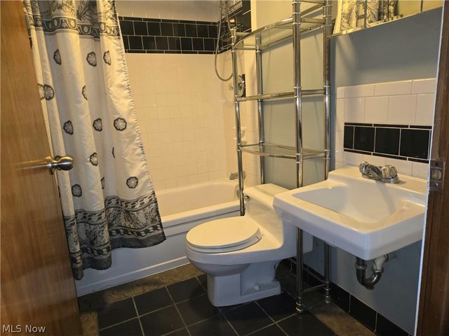 2446 Vestal Road, Youngstown, OH 44509