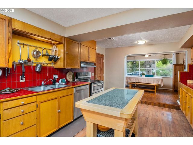 856 Ne 113TH Ave, Portland, OR 97220