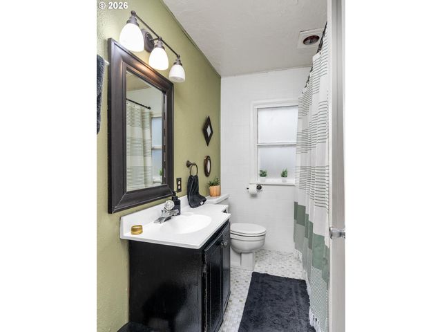 856 Ne 113TH Ave, Portland, OR 97220