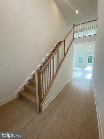 6 MEADE DR, West Windsor, NJ 08550