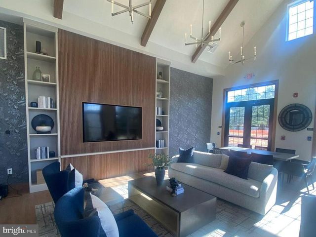 6 MEADE DR, West Windsor, NJ 08550