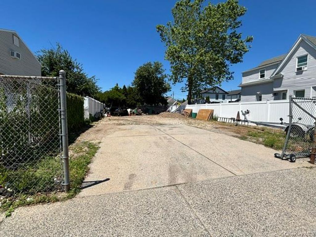 623 stewart Avenue, Bethpage, NY 11714 — exterior