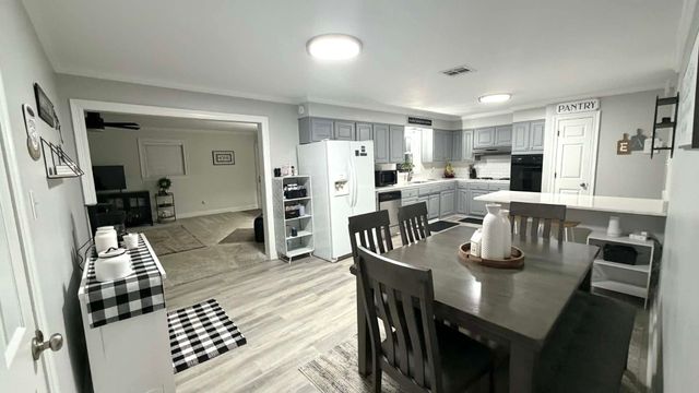 1017 Hickory St, Morgan City, LA 70380