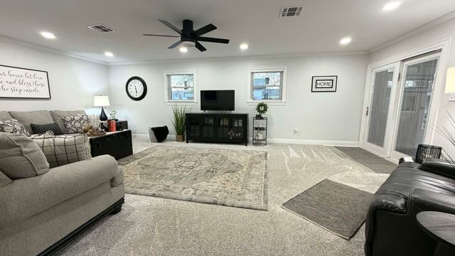 1017 Hickory St, Morgan City, LA 70380