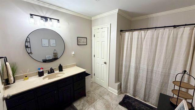 1017 Hickory St, Morgan City, LA 70380