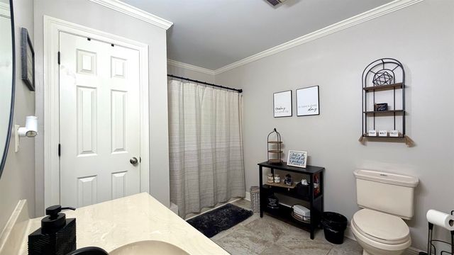 1017 Hickory St, Morgan City, LA 70380