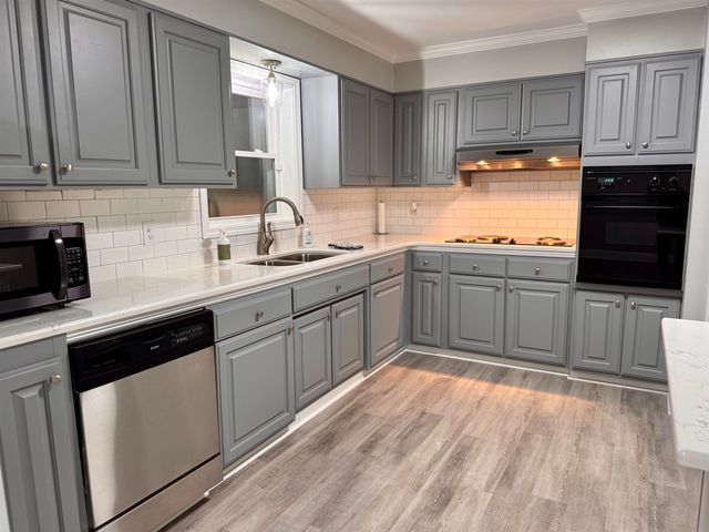 1017 Hickory St, Morgan City, LA 70380