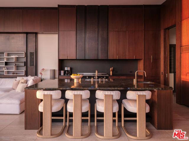 1305 Collingwood Place, Los Angeles, CA 90069