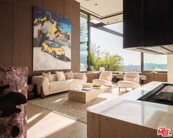 1305 Collingwood Place, Los Angeles, CA 90069