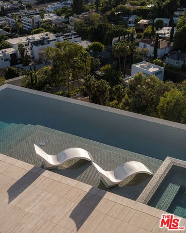 1305 Collingwood Place, Los Angeles, CA 90069