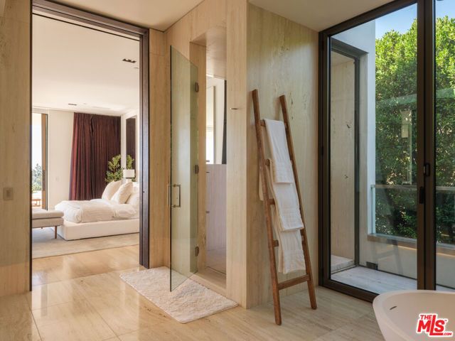 1305 Collingwood Place, Los Angeles, CA 90069