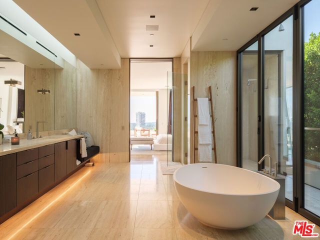 1305 Collingwood Place, Los Angeles, CA 90069